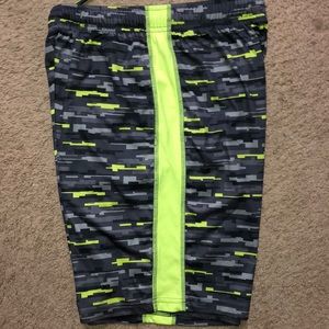 Boys active shorts-EUC